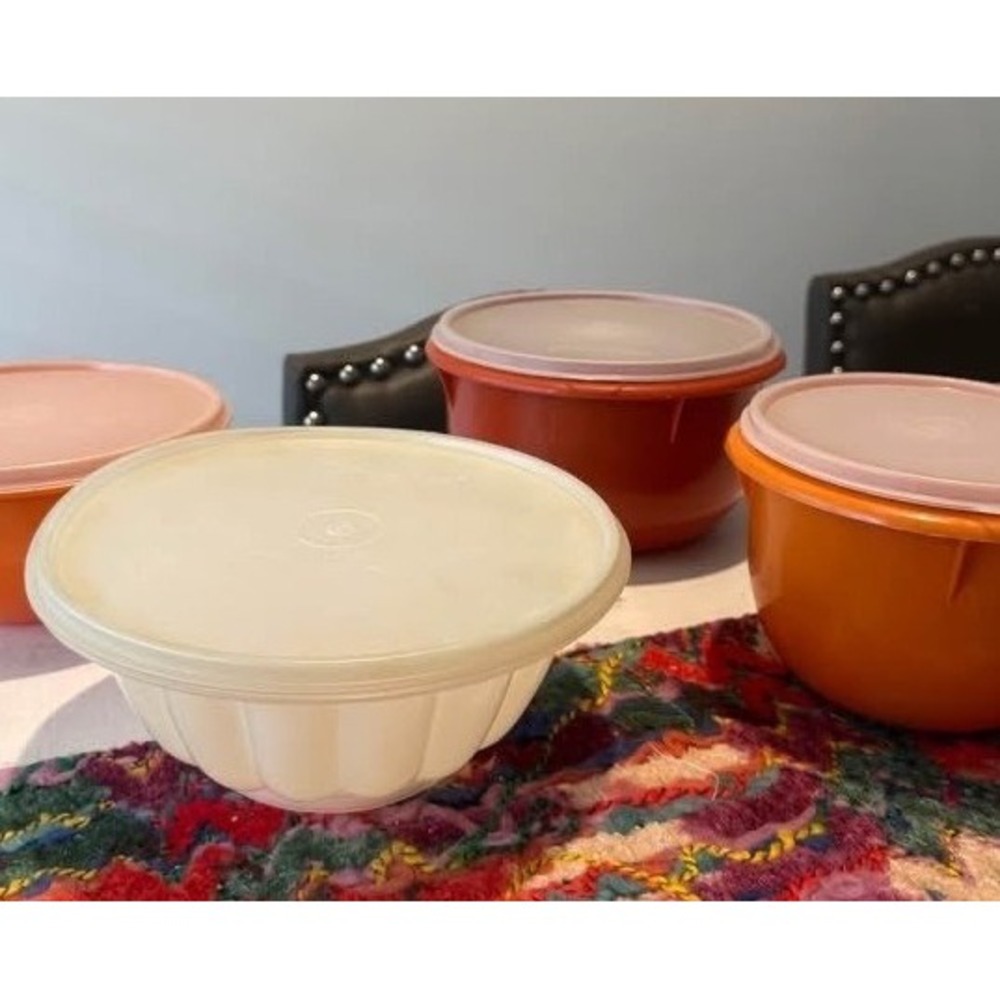Tupperware Bowls with Lids-Jel N Serve Tulip Mold & Mix & Store Set of 4